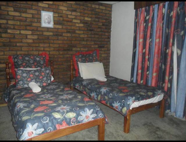 5 BEDROOM HOUSE FOR SALE IN DERSLEY